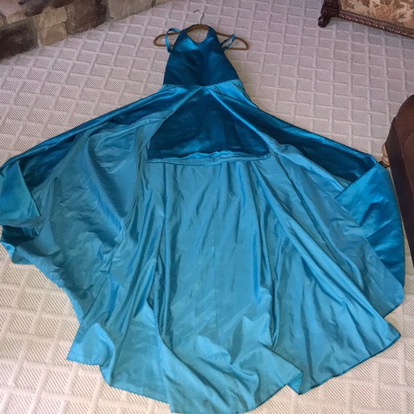 Copy-cat taylor swift formal dress - Picture 2 of 8